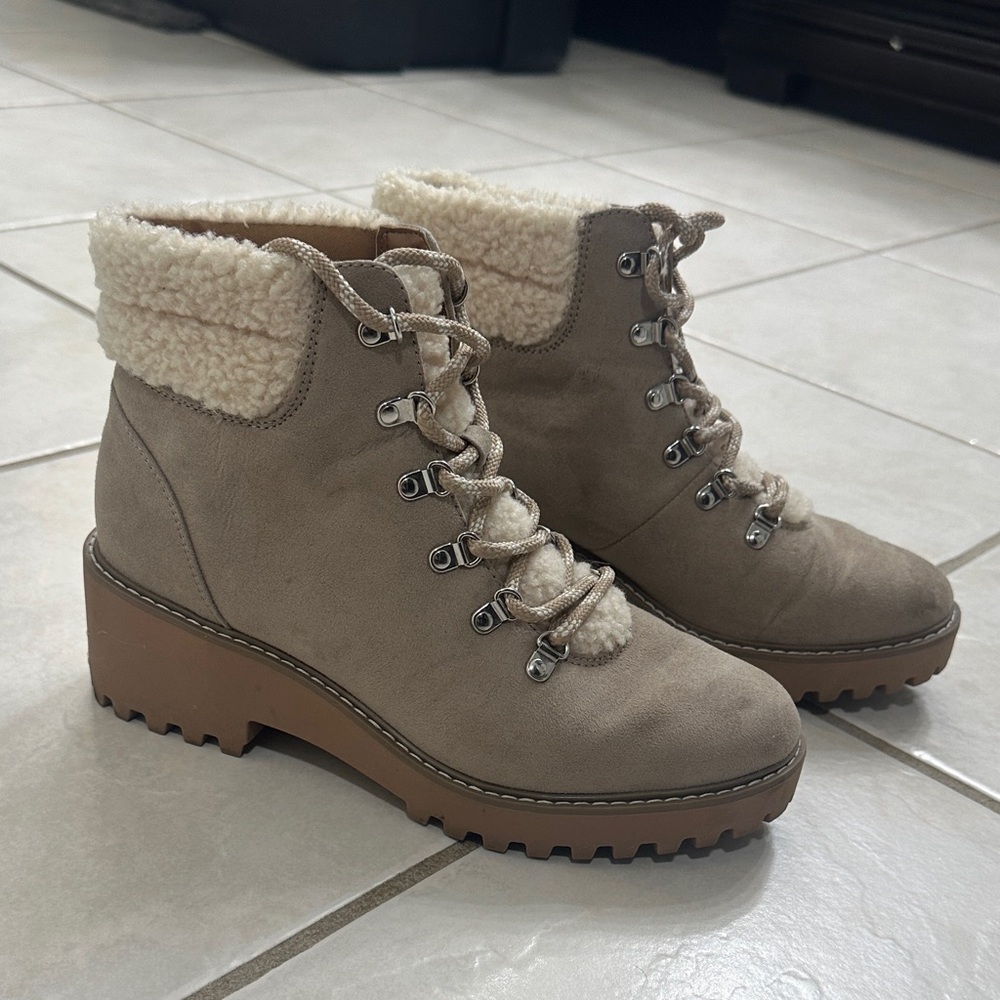 Universal Thread Beige Lace-Up Winter Boots - 8